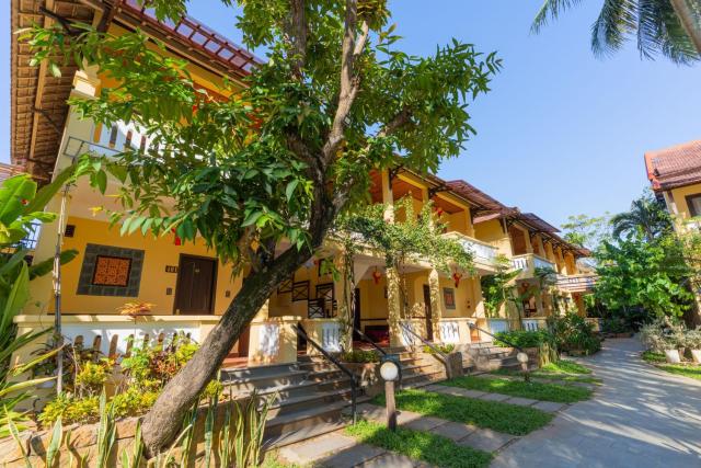 Vinh Hung Riverside Resort & Spa