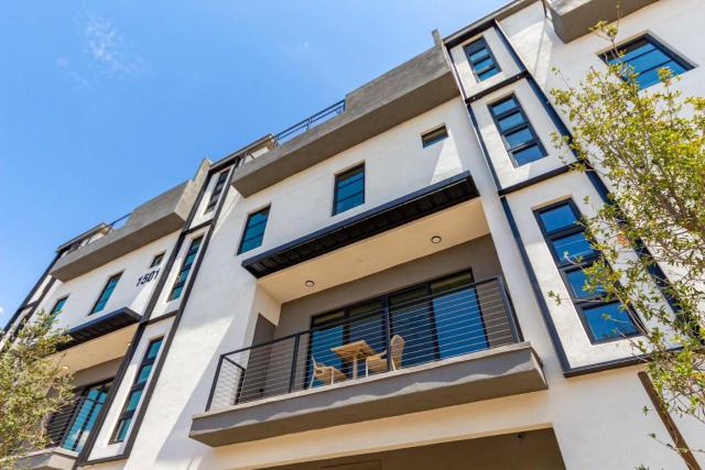 Papago Lux Townhouse with Rooftop Lounge