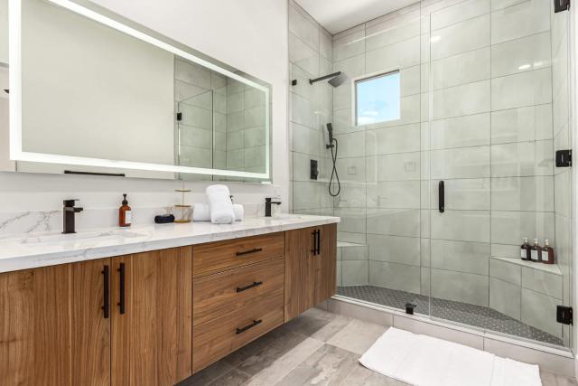 Papago Lux Townhouse with Rooftop Lounge