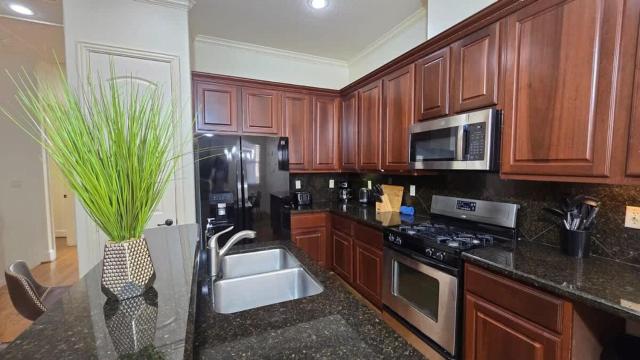 Game & Soak Retreat 3BR Private Jacuzzi Pool Table