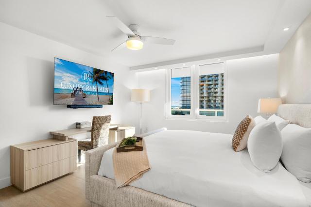 1 Bedroom Plus Den Private Residence at Roney Palace -608