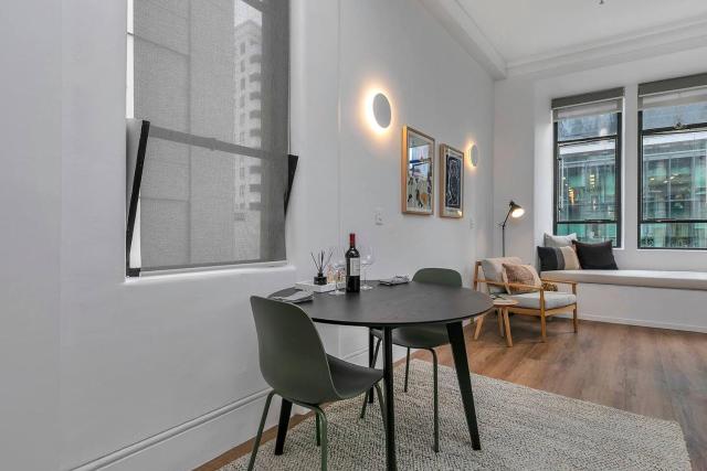 Historic Modern Luxury 1-Bedroom on Queen Street