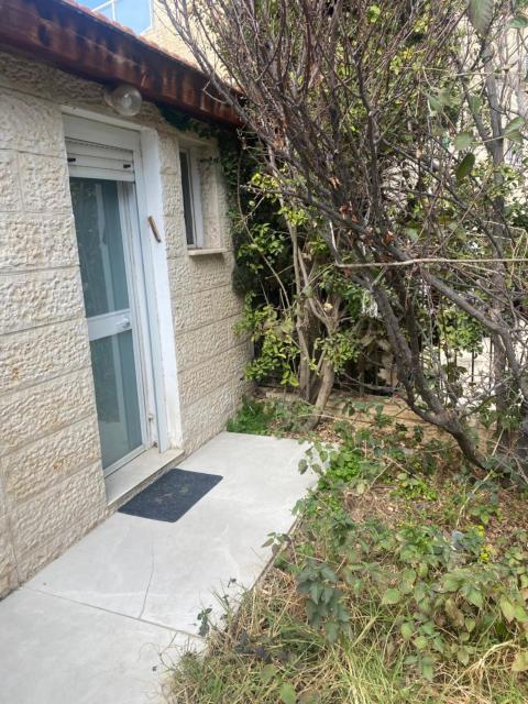 דירת גן מרווחת במיקום מעולה עם נטפליקס חינמי