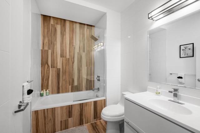 Skyline Studio - Modern Comfort Pool Access