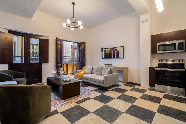 Soho House Private Patio Luxury 2BD Appartment