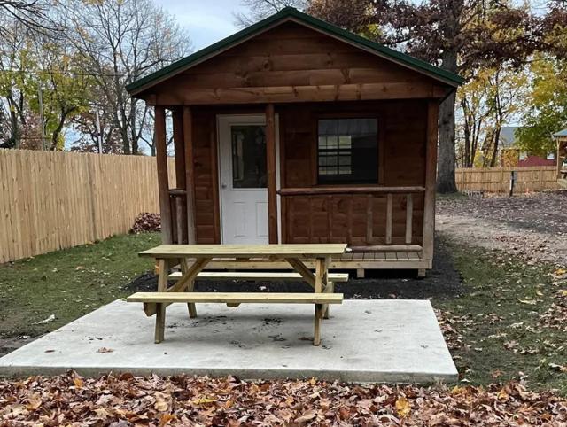 Sister Lakes Glamping Cabin at Wonder Woods #3