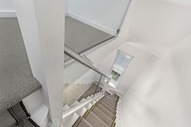 Great spacious house with parking and garden