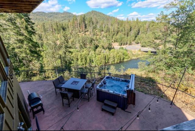 Riverfront Retreat with pool, Hot Tub, Mountain Views