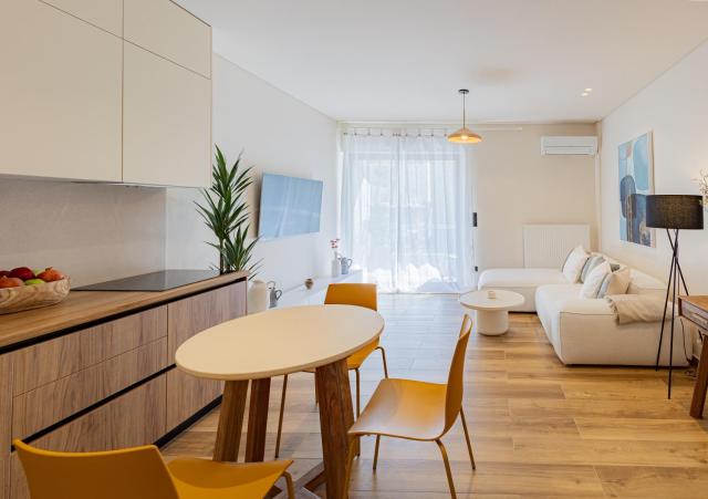 Mandarin One Bedroom Apartment Varkiza