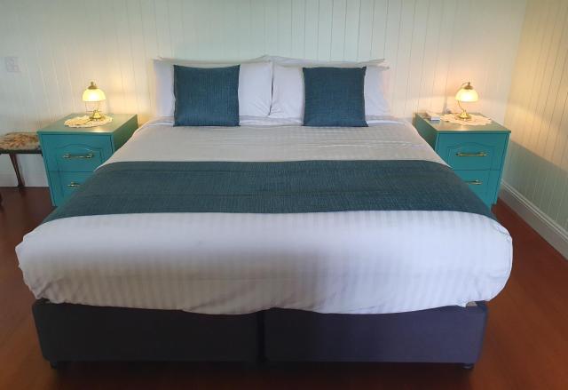 Couples Accessible Cabin, Zarina Country Cabins, 6