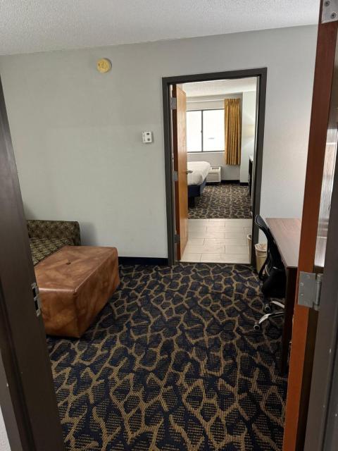 Greenlight Inn & Suites St James
