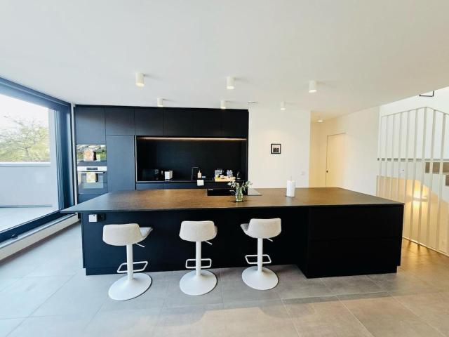 Spacious 3 bedroom with large terrace and parking-SHUT1