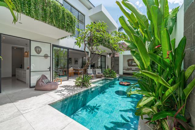 Puri Senang - Modern 4BR Pool Villa , Central Berawa , 6 min to Beach & Finns