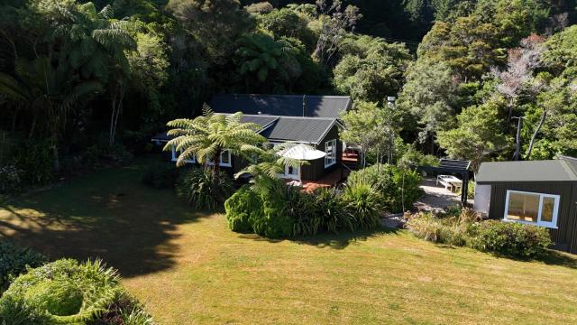 Luxury Waterfront Retreat at Mahau Sound