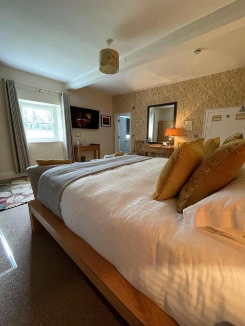 Rollestone Manor B&B and Restaurant