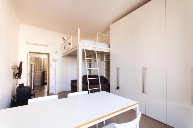 Youhosty - Navigli View Apartment