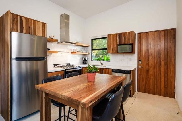 Villa Serenity 2 Bedroom 1 min walk to the beach