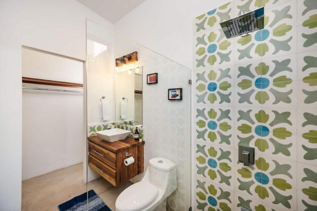 Villa Serenity 2 Bedroom 1 min walk to the beach