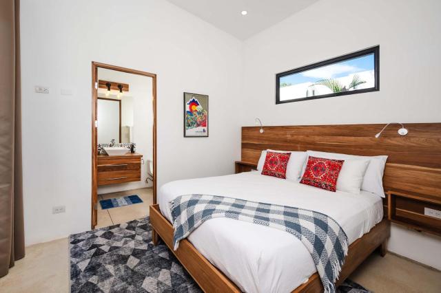 Villa Serenity 2 Bedroom 1 min walk to the beach