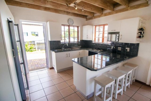 Cozy home 2 mins from the beach