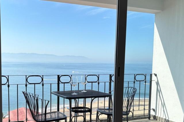 Suite with panoramic ocean views & balcony!