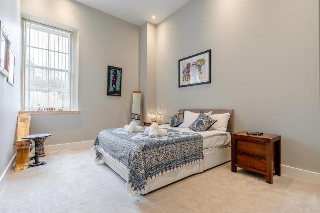 Unique Two Bed Holiday Home in Edinburgh