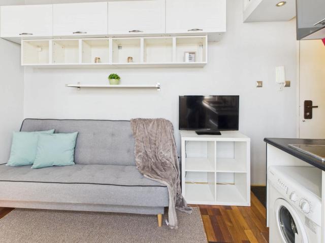 Budget-Friendly Studio Located near Royal Baths Park by Noclegi Renters