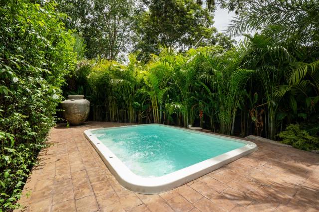 New 3BR Chalet-Style Villa Pasak Paradise 3, Private Pool, 10min drive to Laguna Phuket