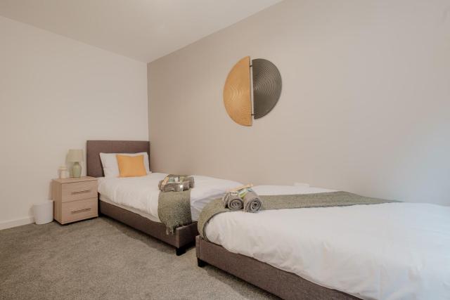 Riya Apartments - Modern & Spacious 6 bed 3 Bath House - Gateshead
