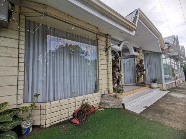 Resort's Side Hostel near Shangrila