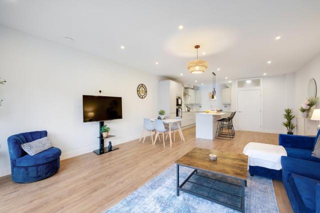 Luxury 5 Bedroom, 4 Bathroom Home in Purley