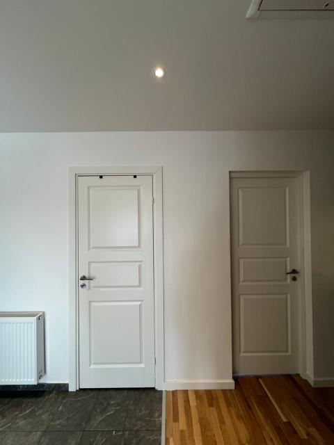 Guest room with private bathroom
