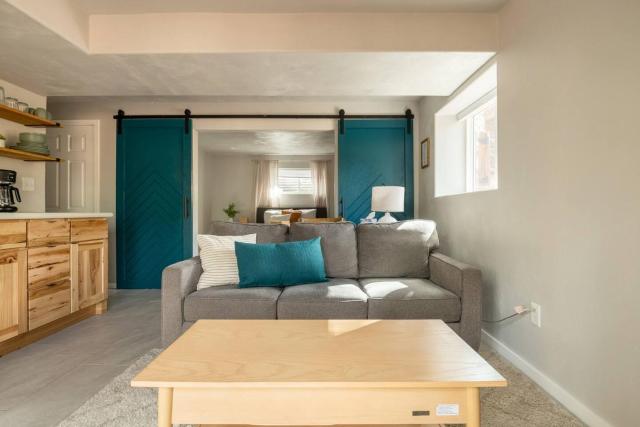 Cozy Getaway - Perfect Base for Exploring Colorado Springs