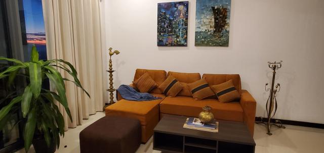 Trizen Luxury 32nd Floor 2 Bed-2 Bath Apartment with Pool, Harbour & Lotus Tower views