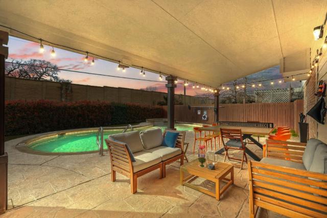 4BD Tropical Pool Oasis with a Game Room