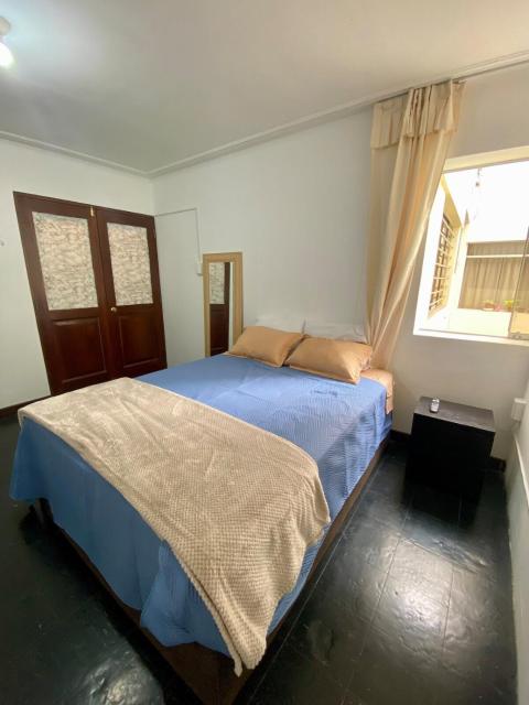 Céntrica y amplia habitación queen Av Larco