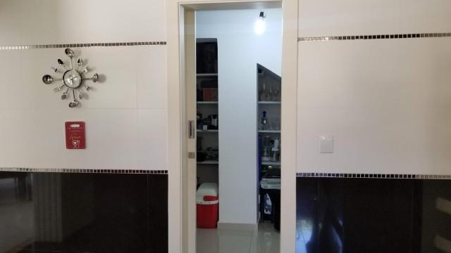 Casa residencial exclusiva em condomínio