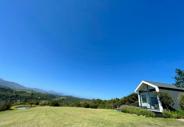 Hillandale Hideaway-modern cabin near Plett