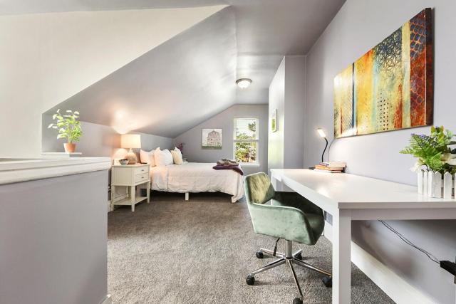Elegant 6BR - Walk To the Riverfront, Casino!