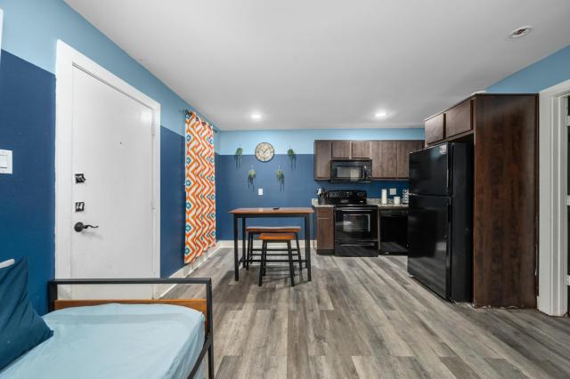 1-Bedroom Apartment Near Houston's Top Attractions with Free Park