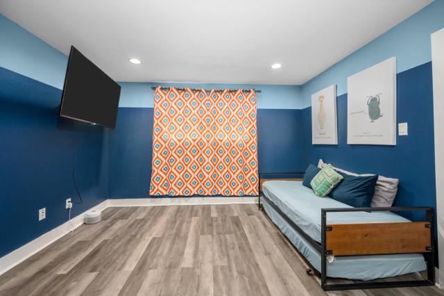 1-Bedroom Apartment Near Houston's Top Attractions with Free Park