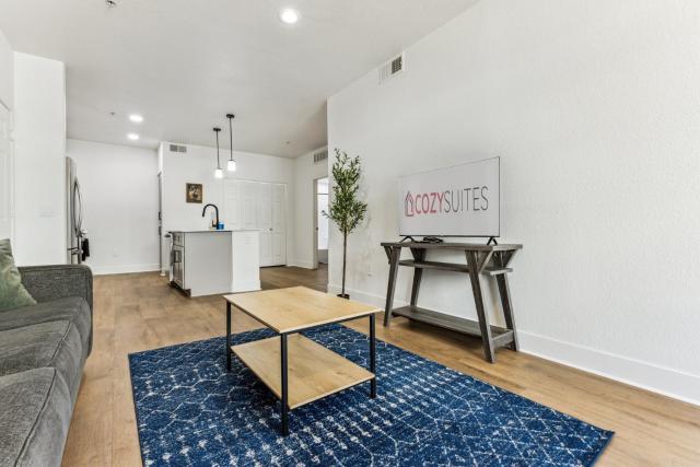 CozySuites Glendale - Westgate with pool 02