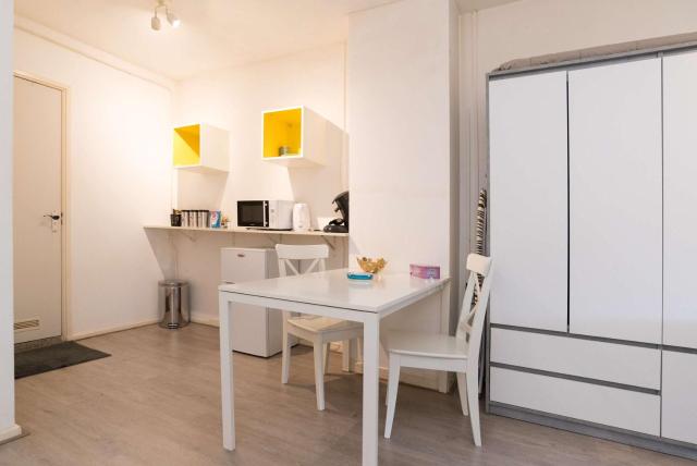 RedLight District Smokers Friendly Private Studio