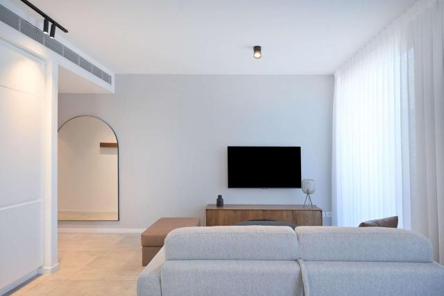 Charming 2BR by the beach by HolyGuest
