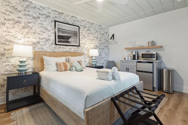 Folliday Inn - The Triple - Room 24