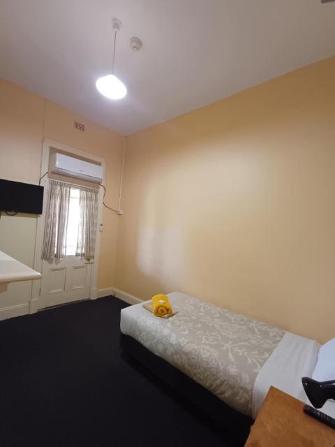 PETERBOROUGH HOTEL