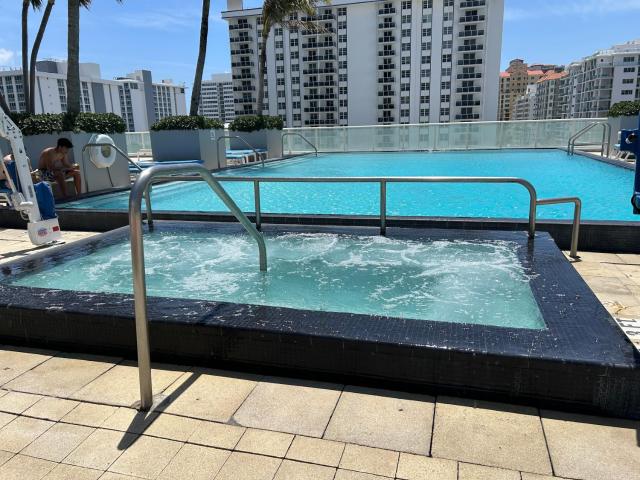 Beachfront-Spacious W Residence