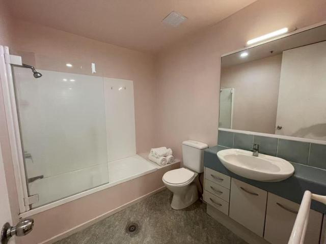 Spacious one bed apartment in city central