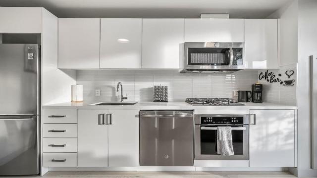 Miso 2 BD - Skyline View Patio Gym Pool & AC