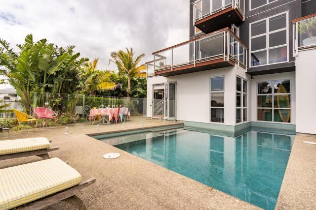 Stanmore Bay lush garden with pool, close to beach